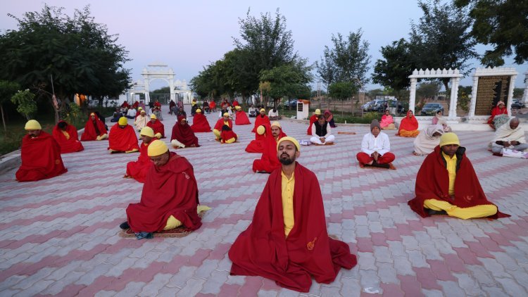 विश्व ध्यान दिवस पर पाली में अनूठा आयोजन  विश्वास मेडिटेशन कैंप में 200 से अधिक साधक ध्यान में लीन