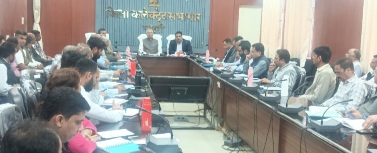 साप्ताहिक समीक्षा बैठक का आयोजन