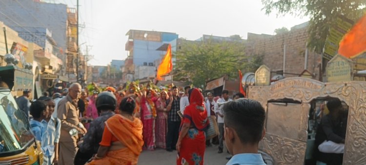 भागवत कथा का आयोजन निकाली कलश यात्रा                             