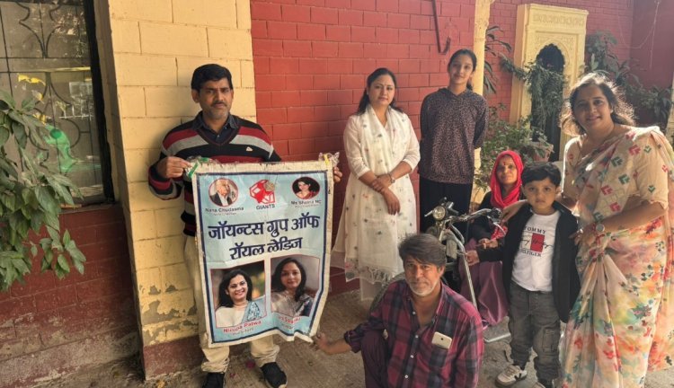 दिव्यांग दंपति को इलेक्ट्रॉनिक व्हीलचेयर भेट की 