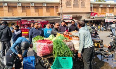 सुरंगों सोजत* स्वच्छ सोजत कार्यक्रम   ढोल नगाड़ों और गुलाब के फुल संग निकली नगर पालिका की टोली