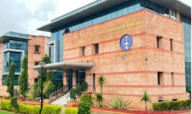 एक लाख 75 हजार रुपये की रिश्वत राशि लेते रंगे हाथ दो गिरफ्तार