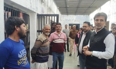 बंदियों से संवाद कर व्यवस्थाओं की ली जानकारी*