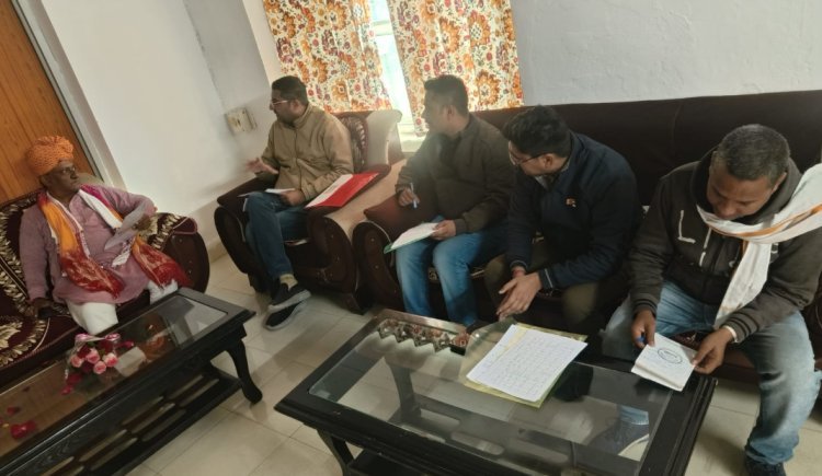 नायक ने अधिकारियो की ली बैठक