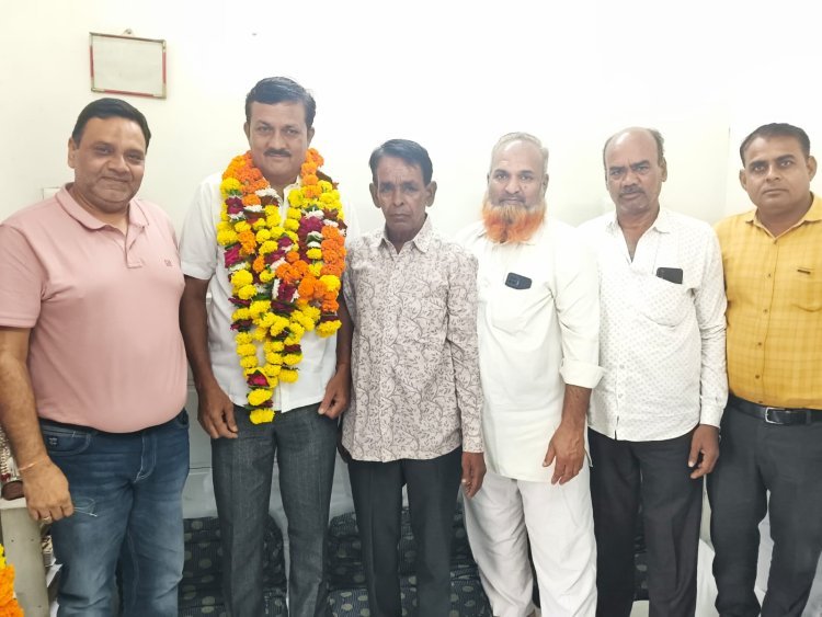 समाजसेवी हकीम भाई को दी जन्मदिन की बधाई