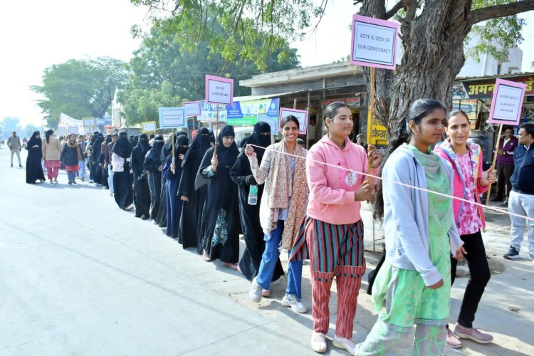 युवा दिवस पर छात्राओं ने निकाली जागरूकता रैली