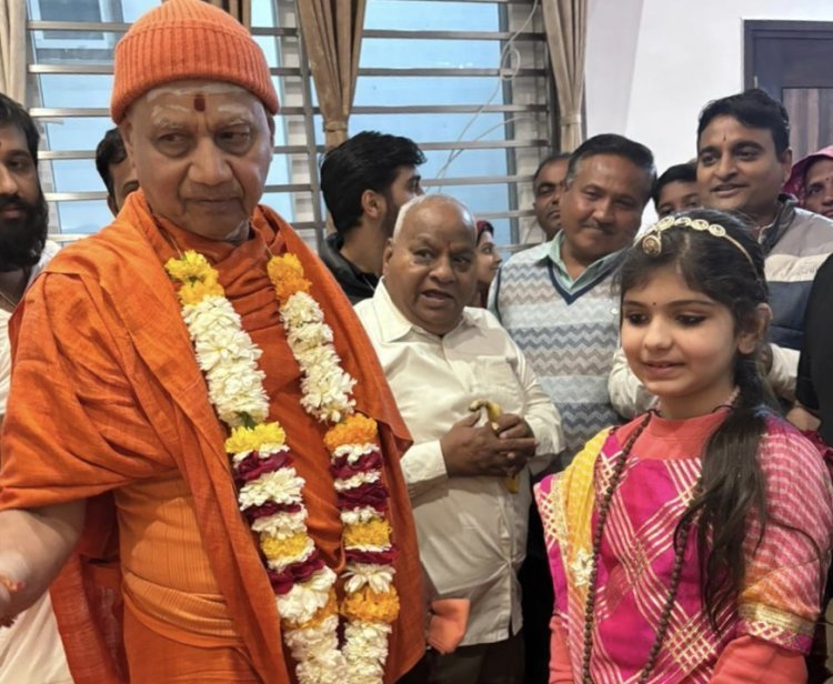 गोविन्द देव गिरी महाराज ने प्रगति पुरूषवाणी को दिया अपना आर्शीवाद