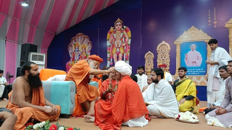 संत वचनाराम राठौड़ ने ली दीक्षा, जयकारों से गूंज उठा पांडाल