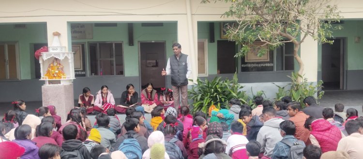 न्यू मॉडर्न माध्यमिक विद्यालय में बसंत पंचमी का उत्सव हर्षोल्लास के साथ मनाया