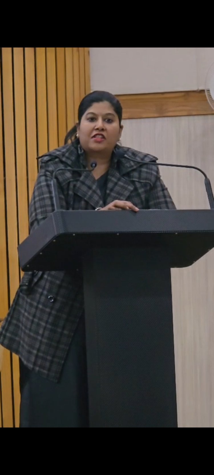 लोकतांत्रिक समाज में अधिकारो और कर्तव्यो के बीच सामंजस्य“