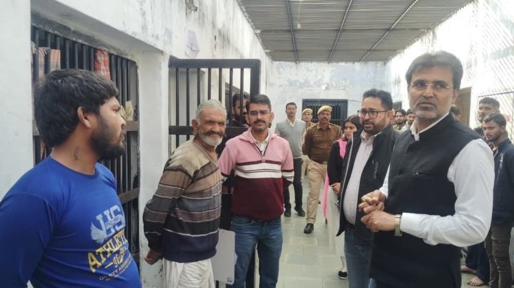 बंदियों से संवाद कर व्यवस्थाओं की ली जानकारी*