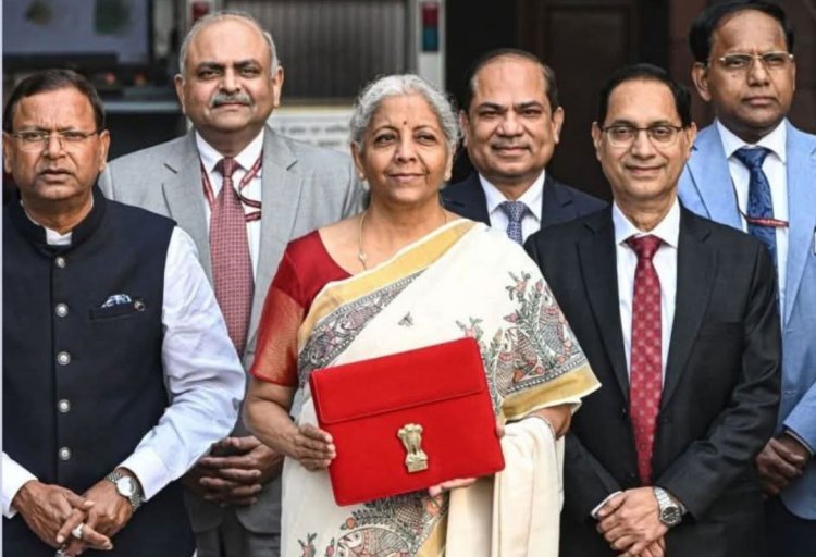 बजट पेश किया वित्त मंत्री  सीतारमण ने
