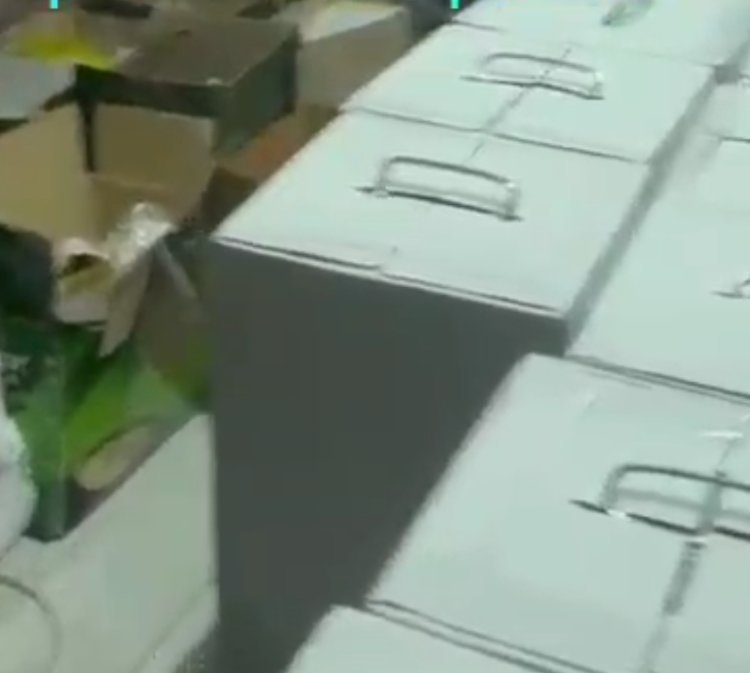 नकली घी के टिन बरामद 