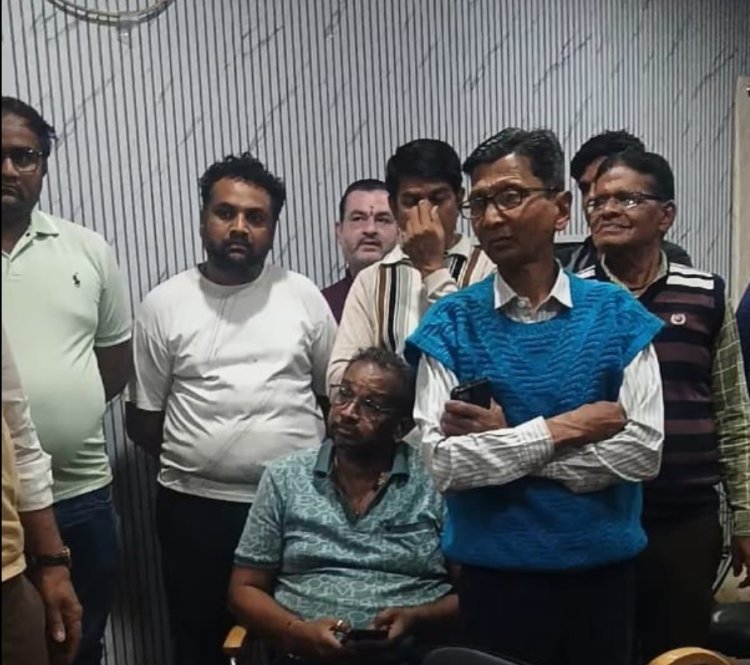 पार्षद विकास के नेतृत्व में सौंपा ज्ञापन