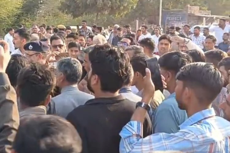 ओसियां में जोधपुर फलौदी स्टेट हाइवे को किया जाम*