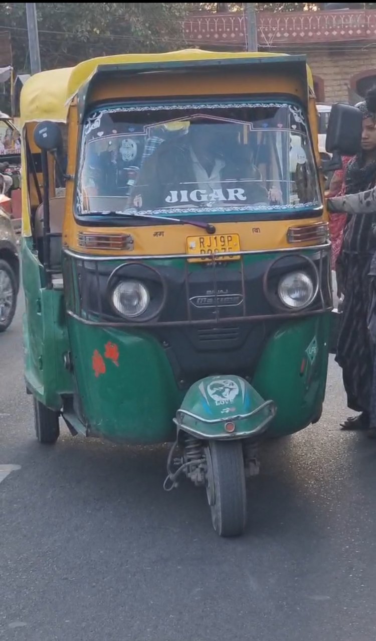 बीच चौराहों पर टैक्सी चालकों की मनमानी: जालोंरी गेट पर समस्या*   