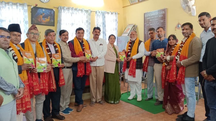 अंजीव अंजुम की 204 वीं पुस्तक "तिरंगा लहरा उठा" का विमोचन