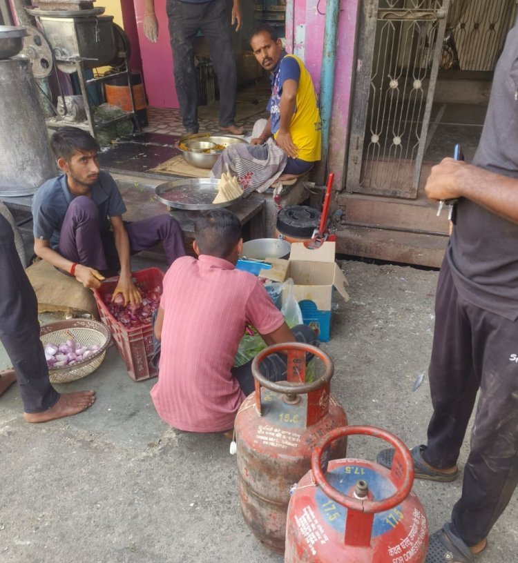 18 गैस सिलेंडर जब्त