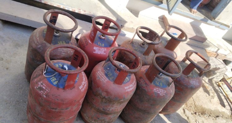 7 प्रतिष्ठानों पर 20 घरेलू गैस सिलेण्डरों का व्यावसायिक दुरूपयोग