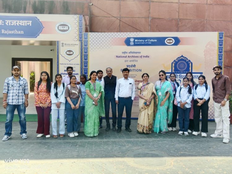 विद्यार्थियों ने किया प्रदर्शनी का अवलोकन