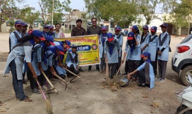 विद्यालय मे एन.एस.एस.केम्प मे छात्राओ ने किया श्रमदान