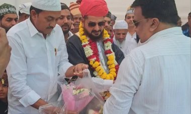 ईद पर नमाज की अदा  कर दीं मुबारकबाद