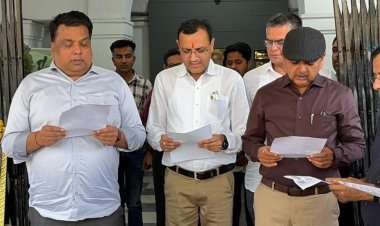 शहीदों को दी श्रृद्वाजंलि ,राष्ट्रगीत का गायन हुआ