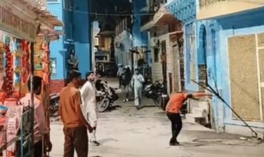 महिलाओं से अभद्रता के बाद  हुआ पथराव       