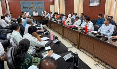 जिला कलक्टर मंत्री ने विभिन्न योजनाओं की समीक्षा