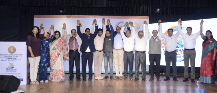 किया गया। वहीं ईशान अरोरा को स्कॉलरली रिसर्च अवार्ड प्रदान किया गया।