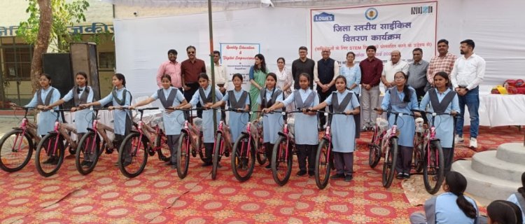 जब पहियों पर दौड़े सपने: साइकिल बनी संबल,