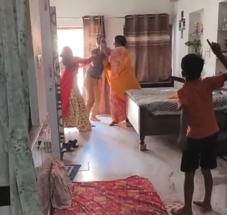 माता व पत्नी के साथ मारपीट 