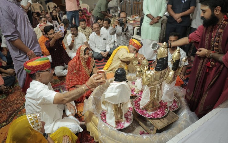 श्री राम जन्मोत्सव की धूम राम का किया अभिषेक