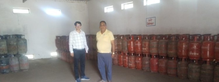 घरेलू गैस सिलेण्डरों का व्यावसायिक उपयोग किये जाने पर 5 सिलेण्डर जब्त’’*