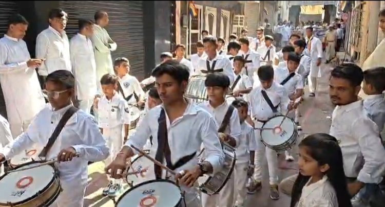 भगवान महावीर की निकली शोभयात्रा           