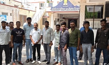 शिव सेनिको ने प्रदर्शन कर पुलिस अधीक्षक को सोपा ज्ञापन