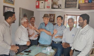 सुप्रीम कोर्ट के फैसले को लेकर स्थानीय पेंशनरों में खुशी   मोयल के 80 प्लस क्लब में शामिल होने पर किया बहुमान 