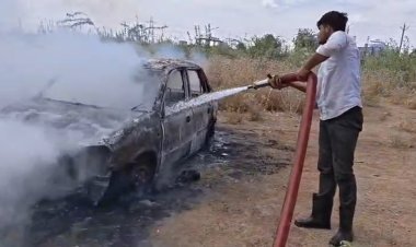 पेट्रोल पंप के सामने खडी कार में जिंदा जला व्यापारी   