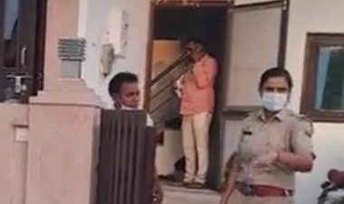 एक ही घर में मां और दो बेटों के मिले शव