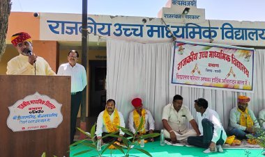 डिजिटल स्कूल का सपना हुआ साकार भामाशाह ने डिजिटल बोर्ड दान किया बभाण विद्यालय मे