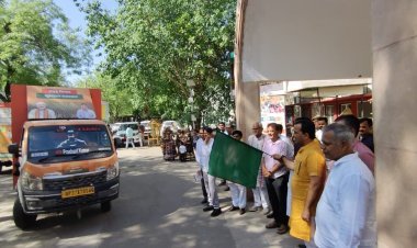 ग्राम रथ अभियान रथों को हरी झंडी दिखाकर अभियान का शुभारंभ’* 