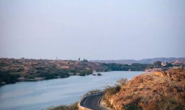 कायलाना झील में कूदी लड़की     