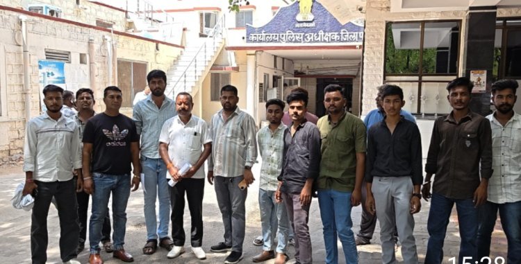 शिव सेनिको ने प्रदर्शन कर पुलिस अधीक्षक को सोपा ज्ञापन