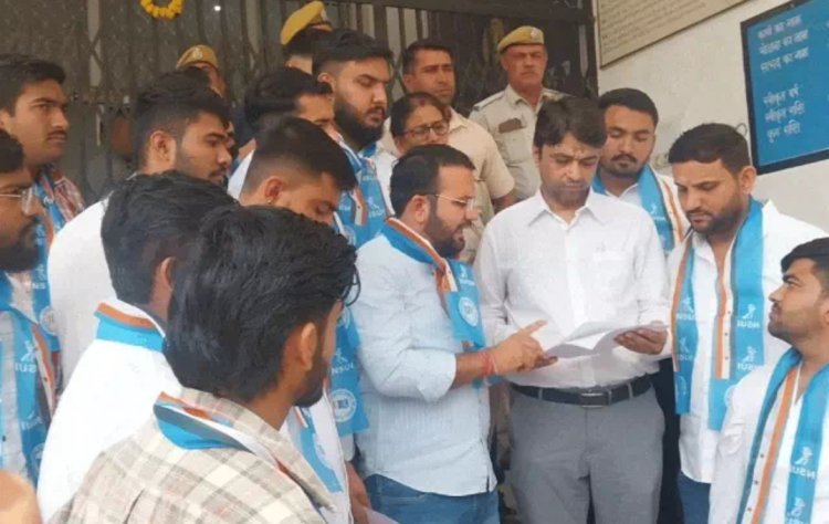 जेएनयू कुलगुरु को 16 मांगों पर सौंपा ज्ञापन   