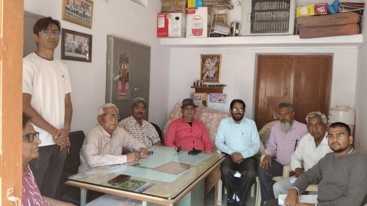 पेंशनर समाज भवन में भीषण गर्मी और बेजुबान पक्षियों की देखभाल पर परिचर्चा आयोजित बेजुबान पक्षियों का बने सहारा : लालचंद मोयल 