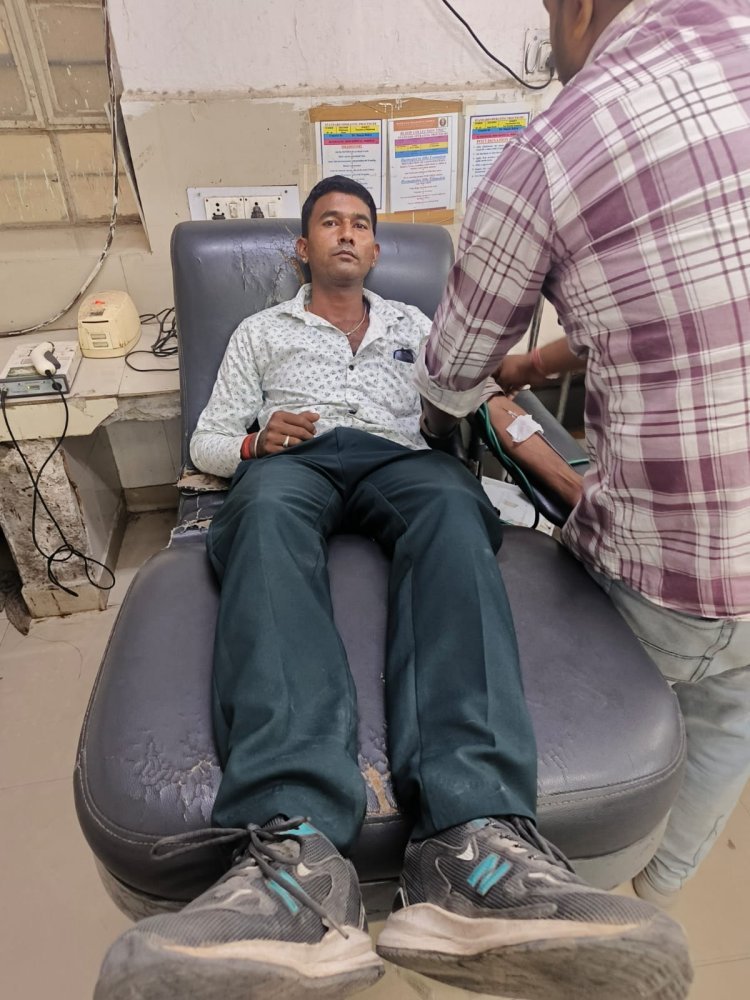 "रक्तदान कर बचाई महिला की जान जितेंद्र पालरिया ने पेश की मानवता की मिसाल