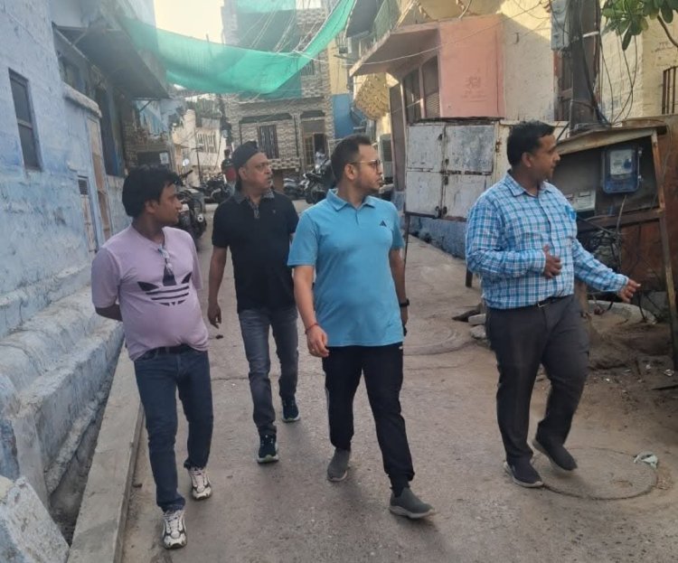 नई सड़क से ब्रह्मपुरी की सकरी गालियों तक सफाई व्यवस्था लिया जायजा  रोजाना की गंदगी से अटे पड़े रहते हैं क्षेत्र