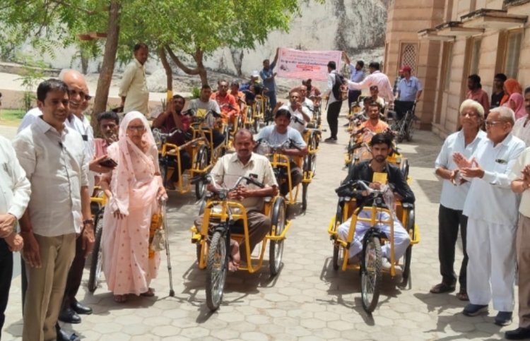 19 मोटर चलित ट्राई साइकिल वितरित