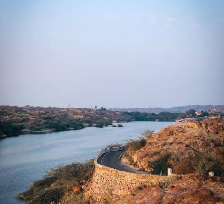 कायलाना झील में कूदी लड़की     