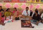 सर्वधर्म महिला शक्ति संस्था ने कलेक्ट्रेट के बाहर धरना देकर सौंपा ज्ञापन